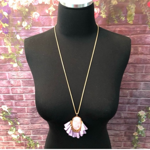 Kendra Scott Betsy Necklace Lilac Mother of Pearl - Picture 5 of 6